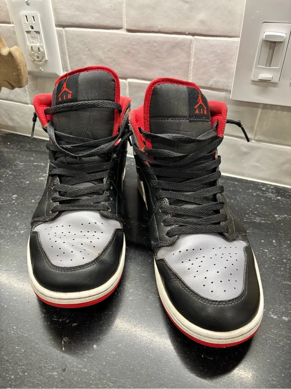 Nike Air Jordan 1 Mid Bred Shadow Black Grey Red Men’s Size 11 Retro